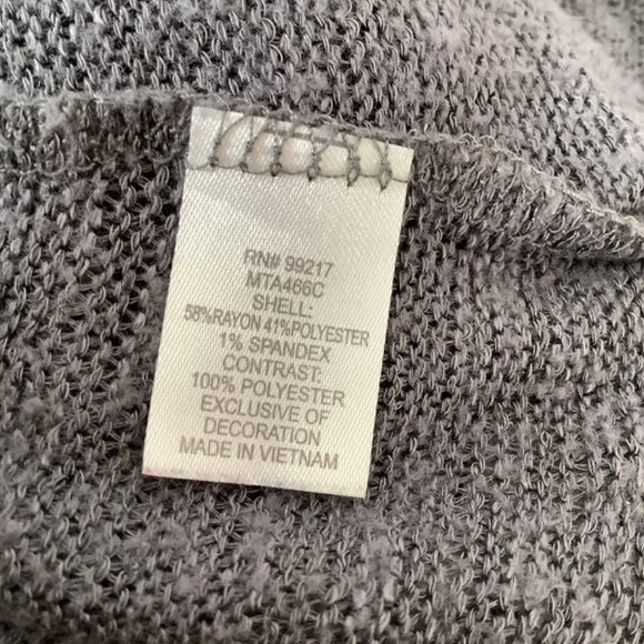 C TOP SIZE SMALL GREY EMBROIDERED LACE HEM KEYHOLE WITH BOW ON BACK - Picture 6 of 9